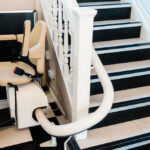 Witte trap met traplift