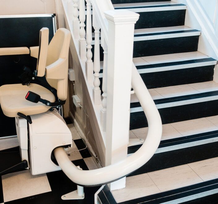 Witte trap met traplift