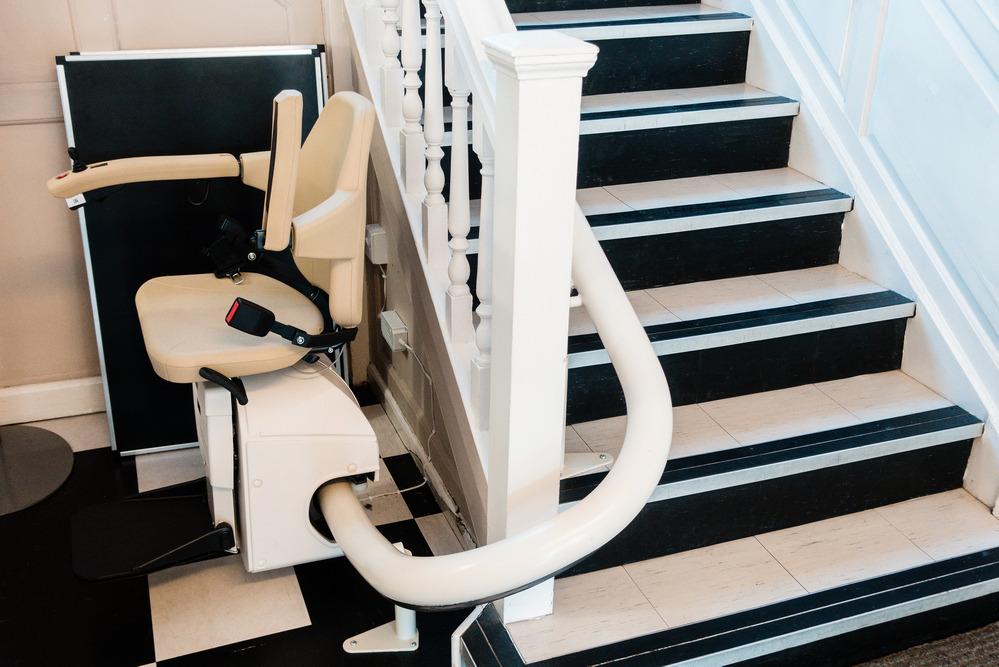 Witte trap met traplift